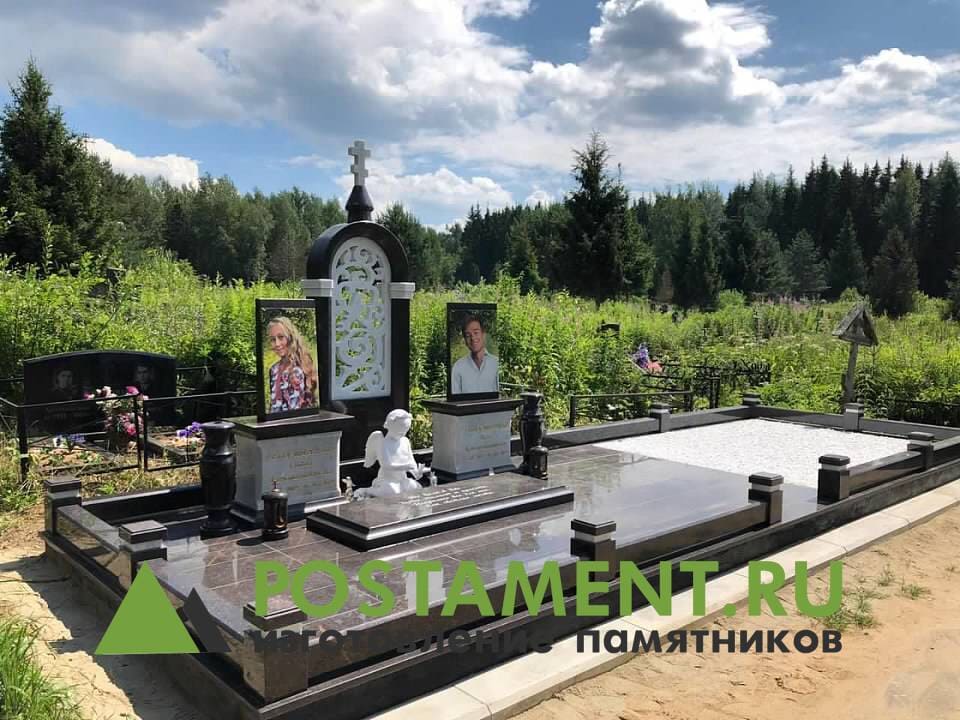 Мемориальный комплекс с закрытым цветником Мемориальный комплекс с закрытым цветником