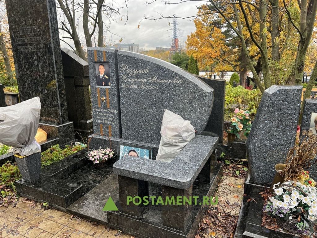Мемориальный комплекс из гранита Блю Перл Мемориальный комплекс из гранита Блю Перл
