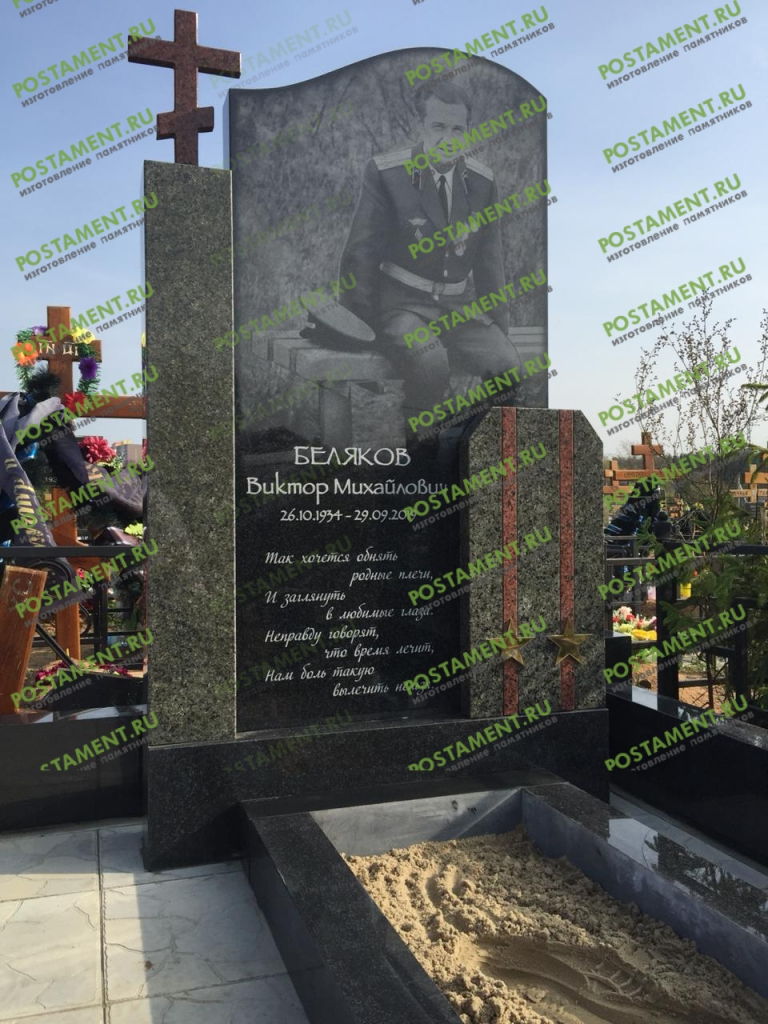 Инкрустация гранитными полосами и бронзовыми буквами Инкрустация гранитными полосами и бронзовыми буквами