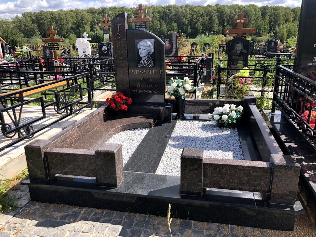 Мемориальный комплекс из Габбро и Дымовского Мемориальный комплекс из Габбро и Дымовского