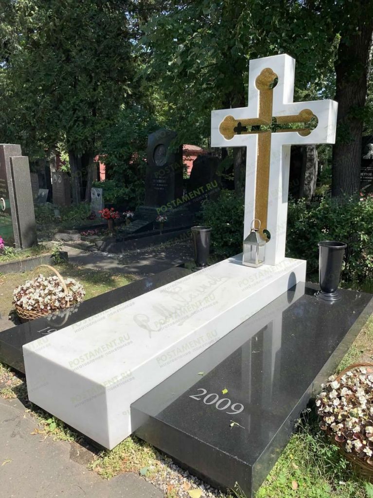 Крест из мрамора с мозаикой Крест из мрамора с мозаикой