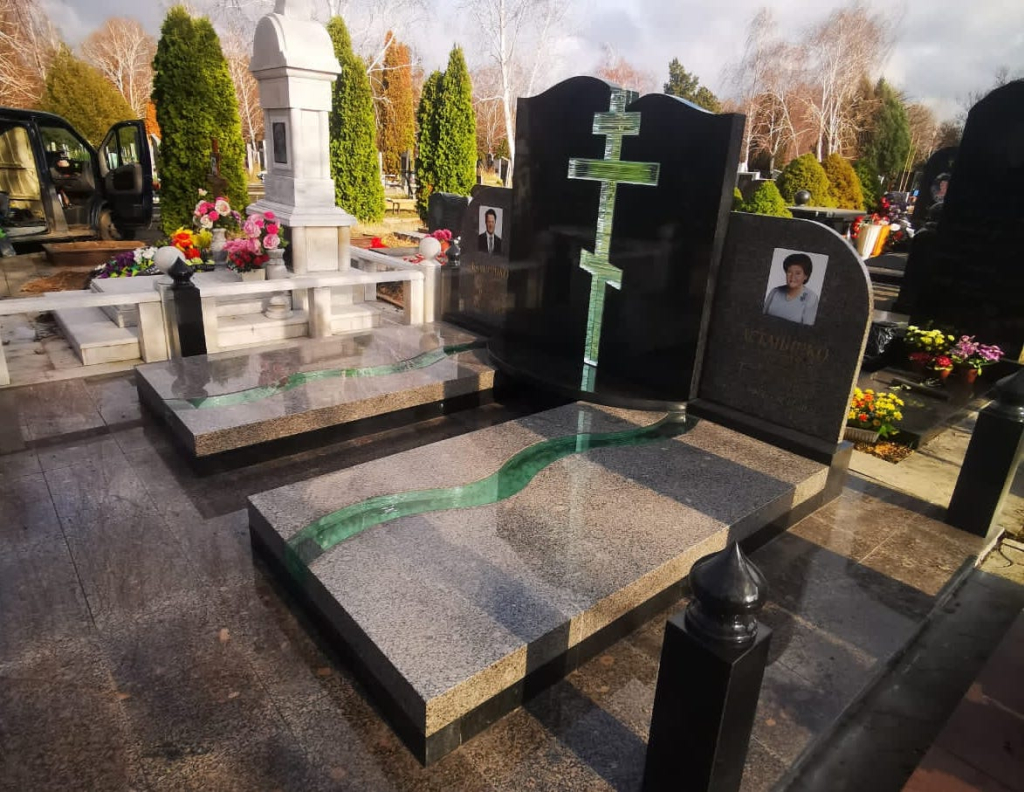 Крест из стекла на могилу