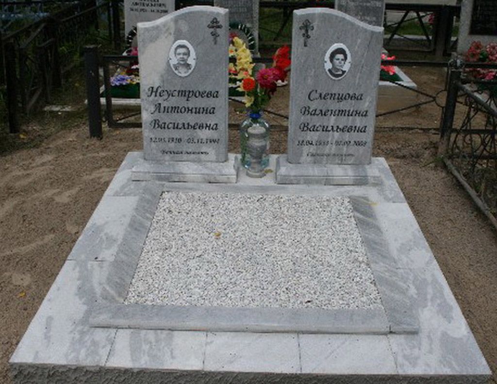 Комплекс мемориальный из Полевского мрамора Комплекс мемориальный из Полевского мрамора