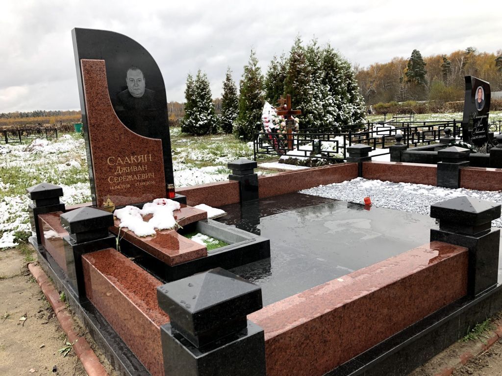 Армянский комплекс из красного и черного гранита Армянский комплекс из красного и черного гранита