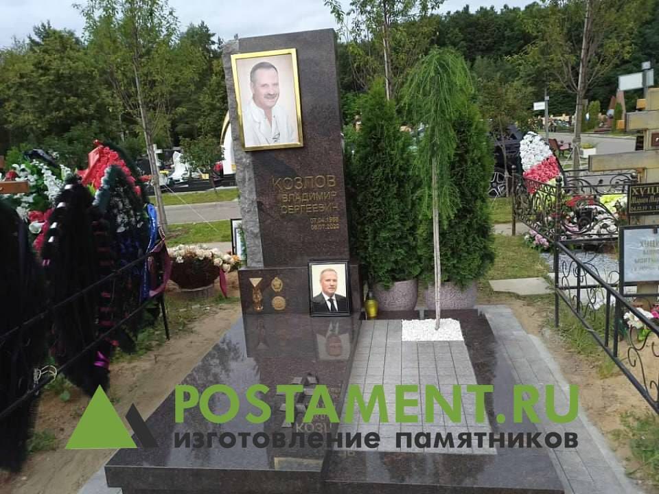 Надгробная плита из Дымовского гранита Надгробная плита из Дымовского гранита