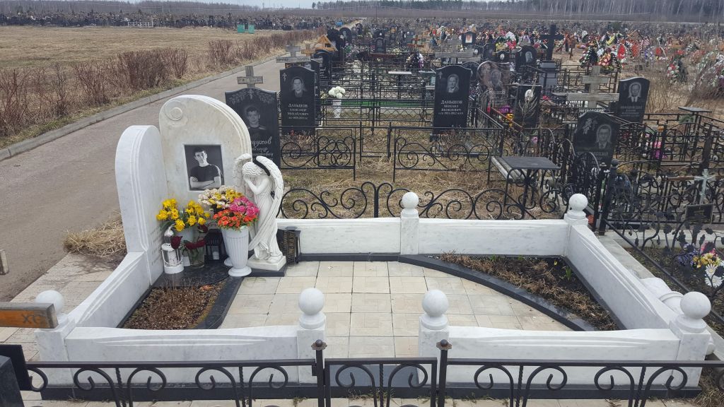 Памятник для сына из мрамора Из мрамора