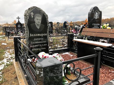 Ограда с камнем и металлом Ограда с камнем и металлом