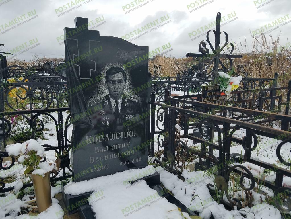 Памятник с тканью из габбро диабаза Памятник с тканью из габбро диабаза