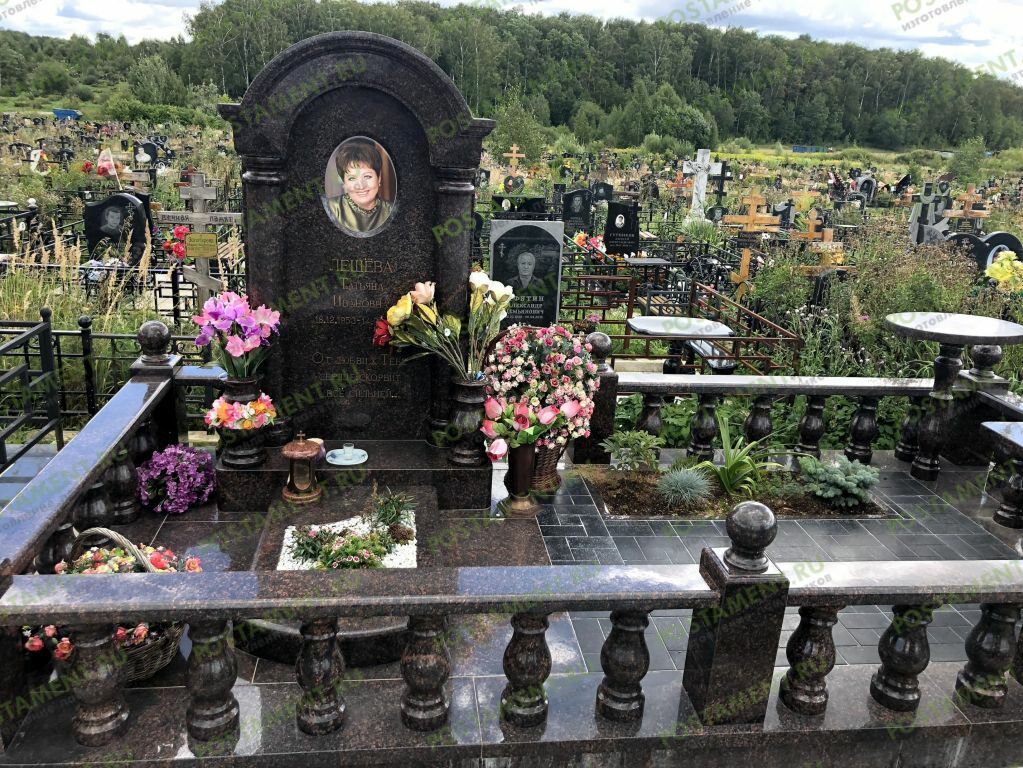 Балясины из гранита с шарами
