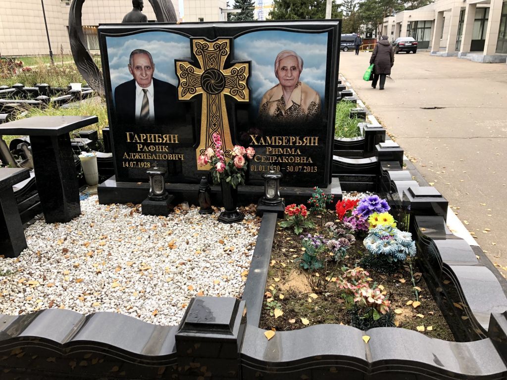 Гравировка хачкара на граните, покрытие сусальным золотом Гравировка хачкара на граните