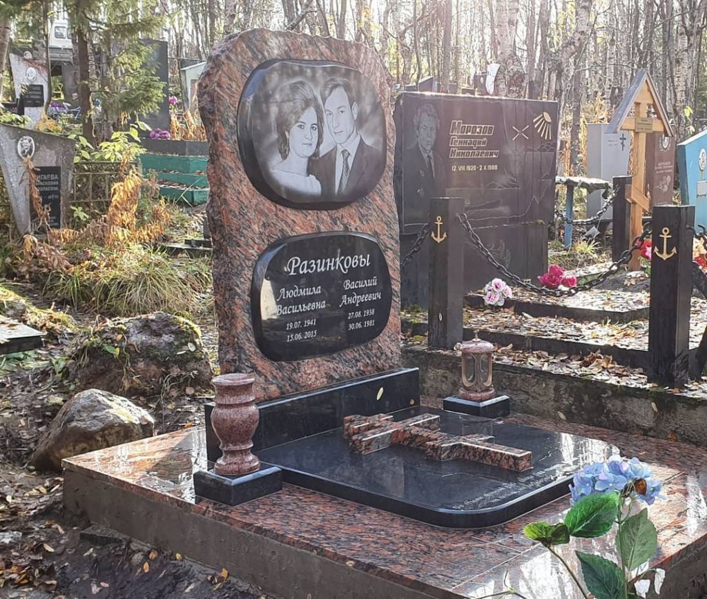 Памятник с гранитной вставкой Памятник с гранитной вставкой