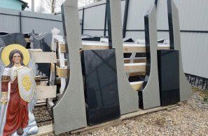 Изготовление памятников и мемориалов из чёрного гранита