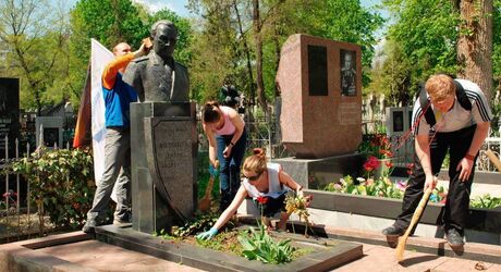 Уход за памятниками из габбро-диабаза