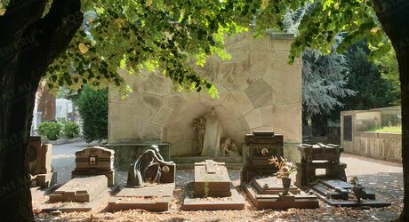 Надмогильные сооружения 