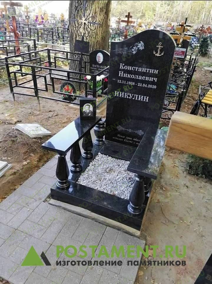 Цветник с балясинами