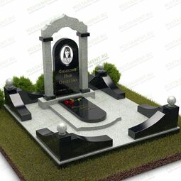 Комплекс из мансуровского гранита с аркой на могилу