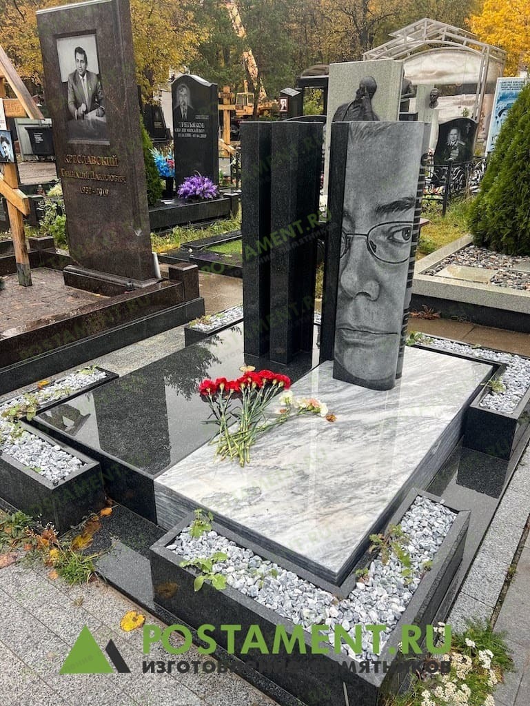 Цветник из мрамора Уфалейского