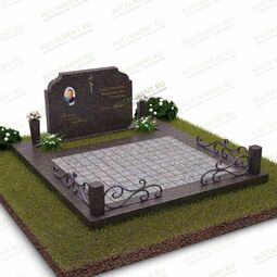 Горизонтальный памятник и брусчатка