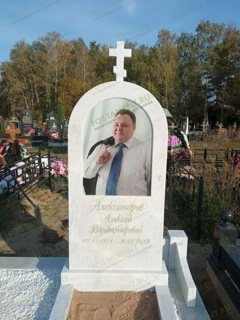 Арка из мрамора, памятник стекляный