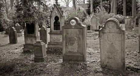 Подзахоронение в родственную могилу: сроки и порядки